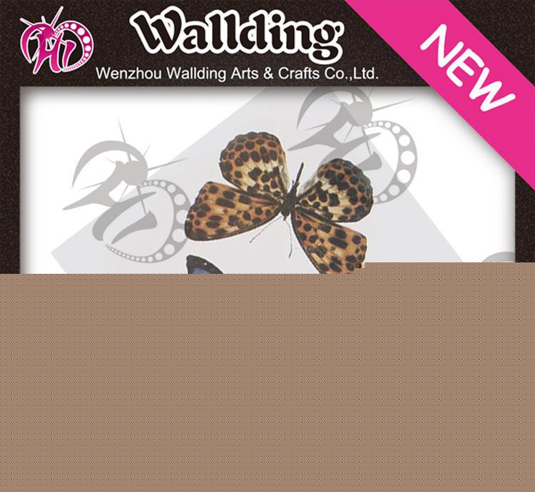 The butterfly tattoo affixed to the woman's chest and arm scar water transfer printing stickers